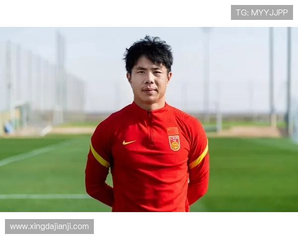 蒿俊闵以坚韧与智慧诠释中国足球精神引领新一代拼搏力量