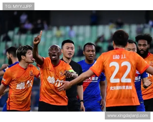 重庆足球队领跑最新耐力排行榜前十名球队分析与展望